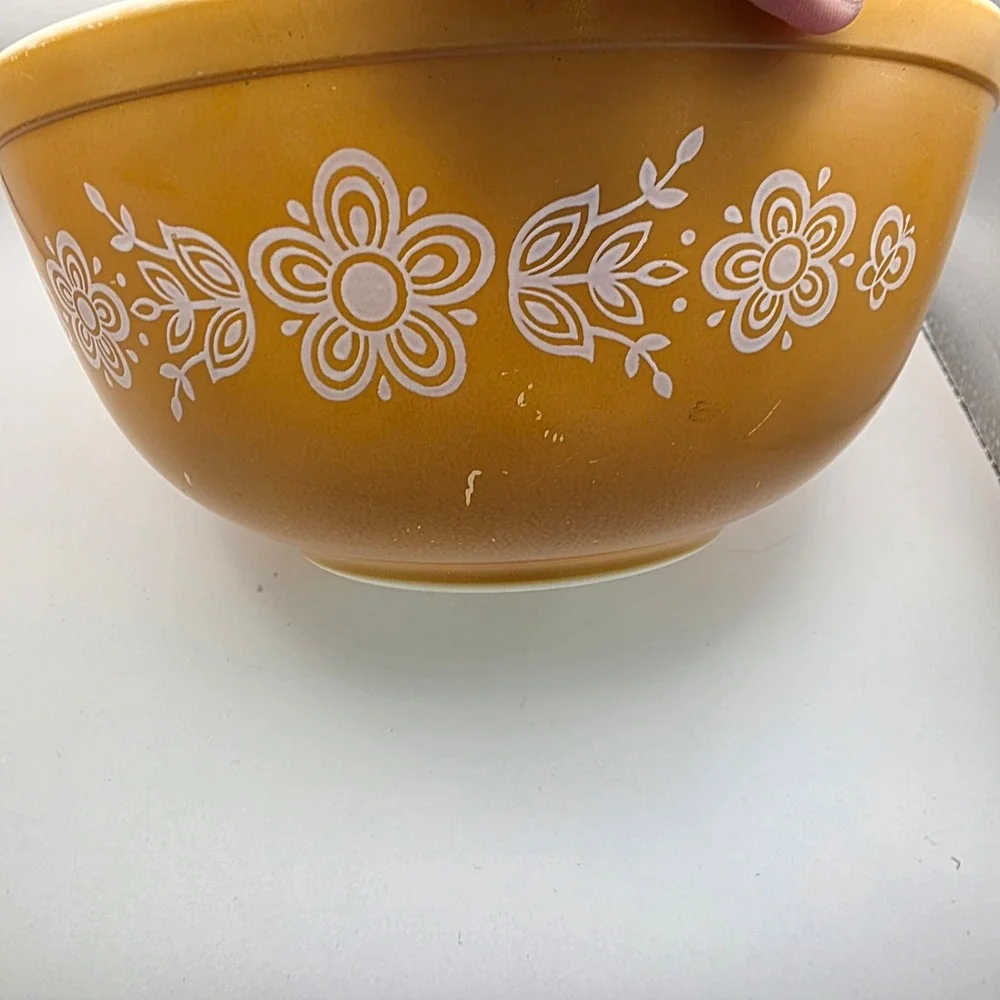 Vintage Pyrex Butterfly Gold Nesting Mixing Bowl Set of 3 Milk‎ Glass MCM 70s